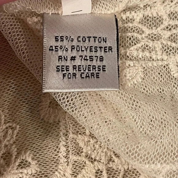 GORGEOUS crochet/lace tunic with bell sleeves. - Picture 6 of 11